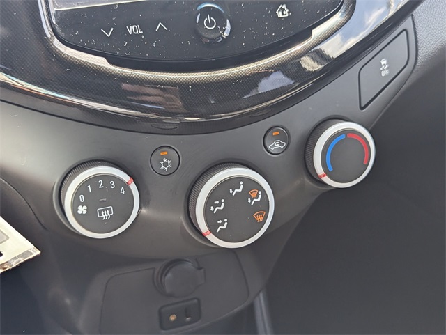 2015 Chevrolet Spark 1LT photo 18