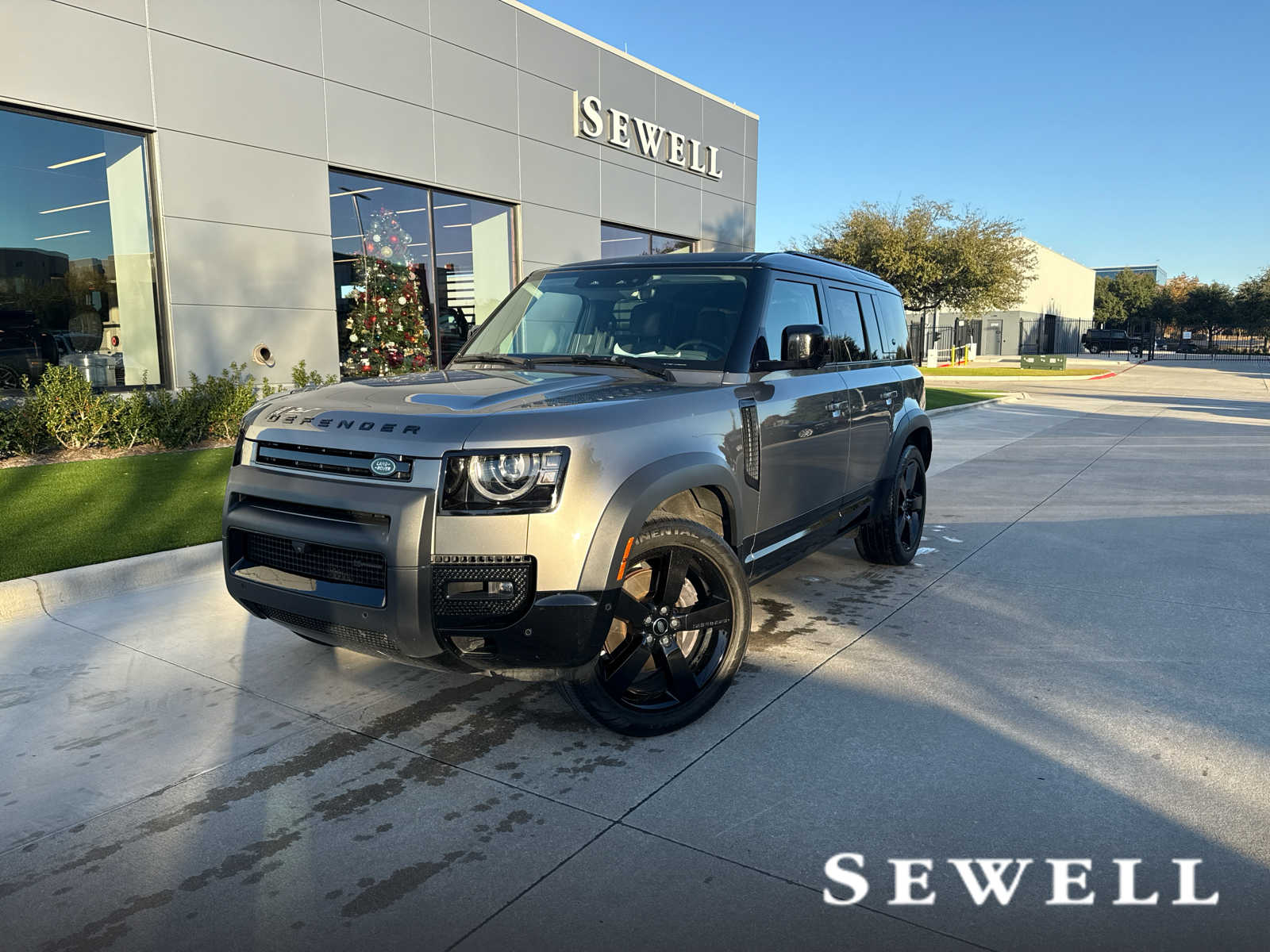 2023 Land Rover Defender X-Dynamic SE's photo