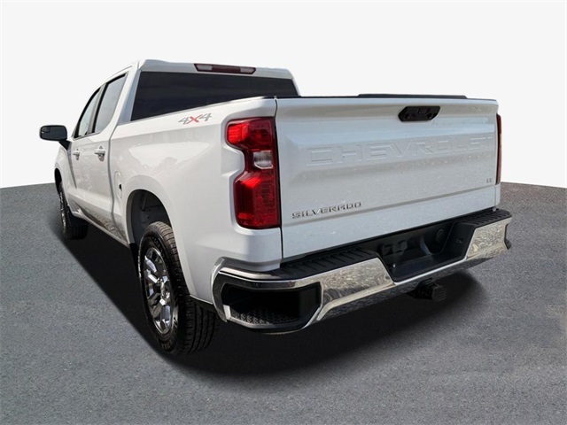 2023 Chevrolet Silverado 1500 LT photo 2