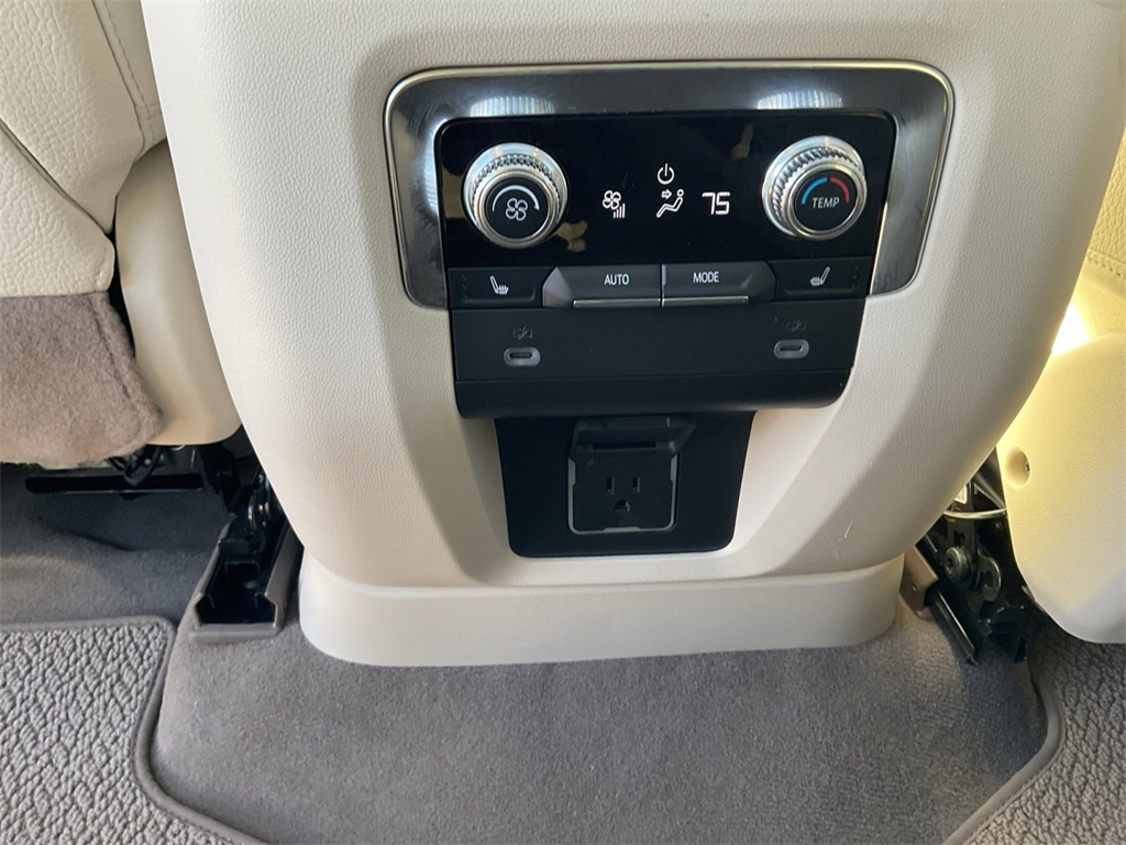2024 Gmc Yukon Denali photo 16