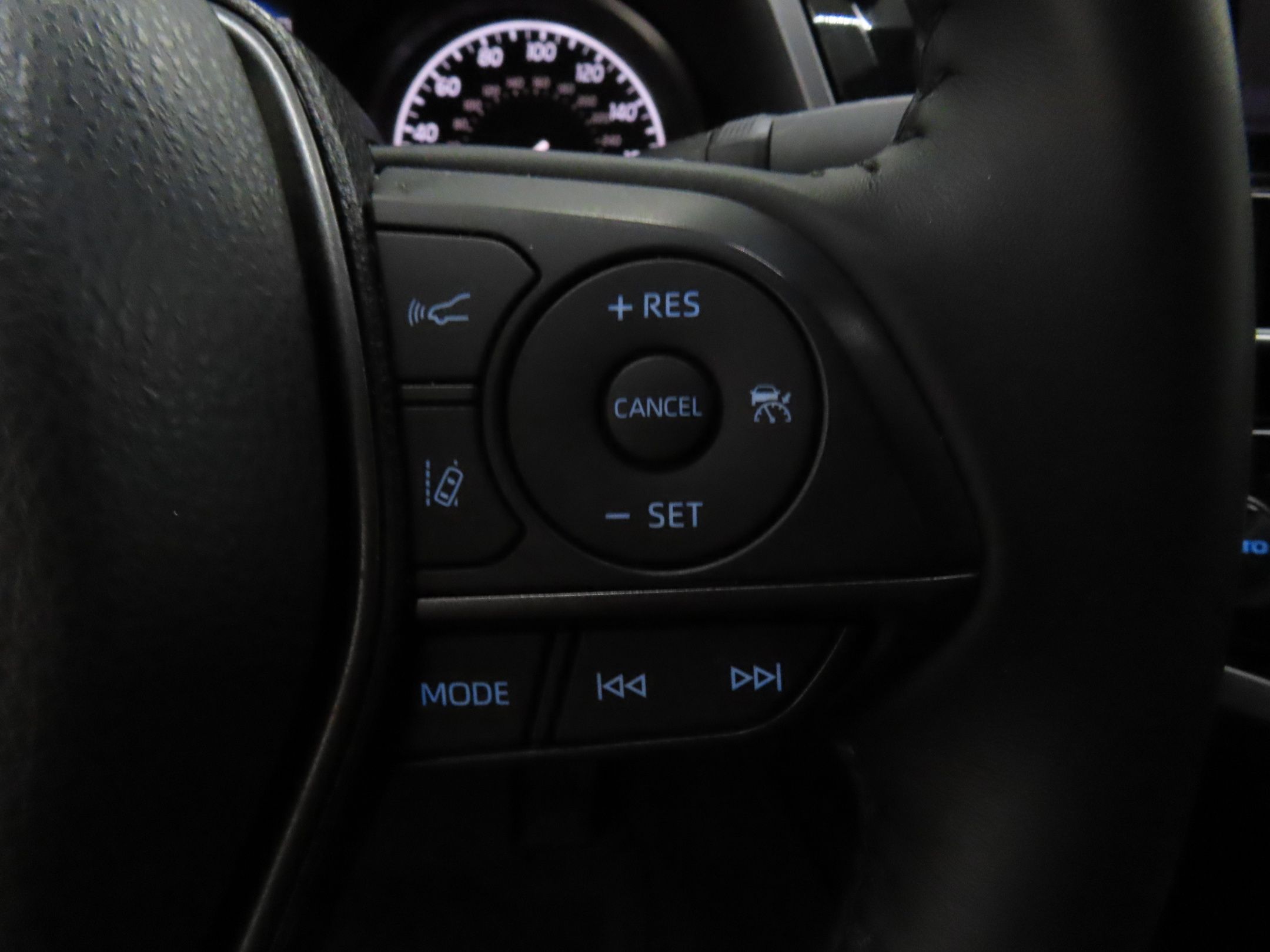 2022 Toyota Camry Hybrid SE photo 12