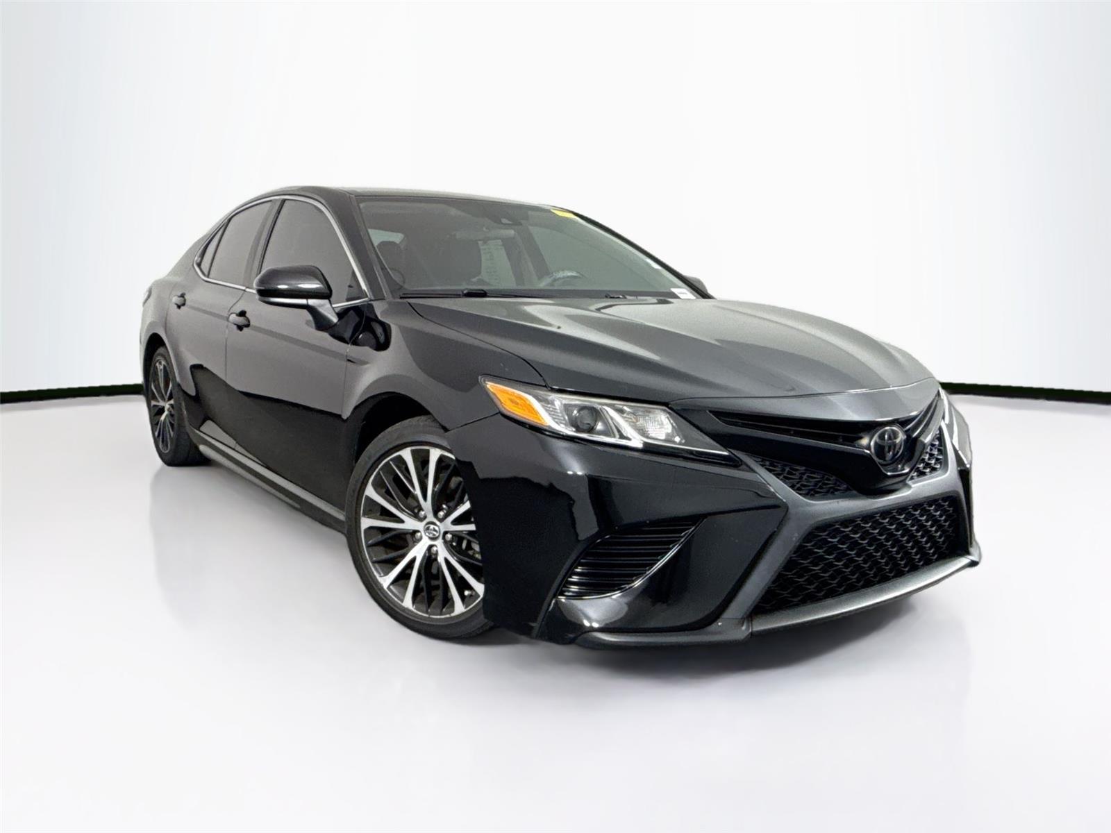 2019 Toyota Camry SE XLE photo 4