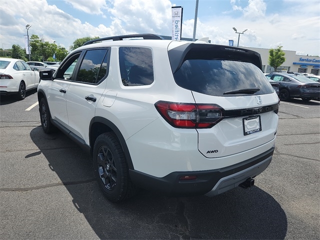 2025 Honda Pilot TrailSport photo 3