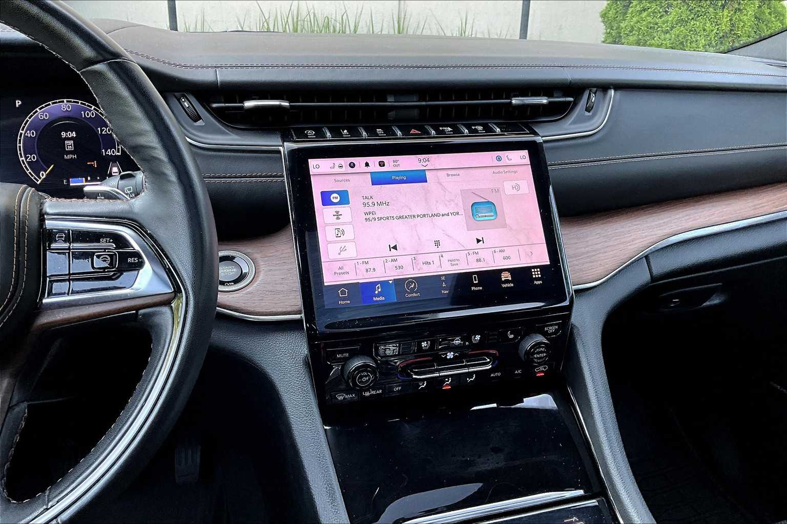 2023 Jeep Grand Cherokee Summit photo 6