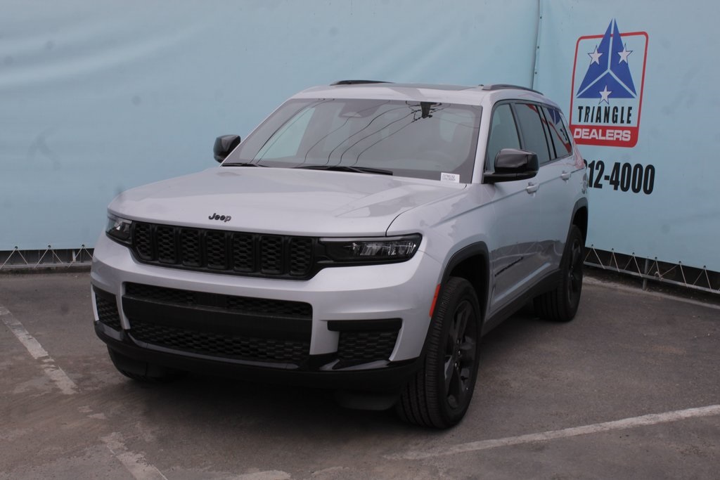 2023 Jeep Grand Cherokee Altitude photo 2