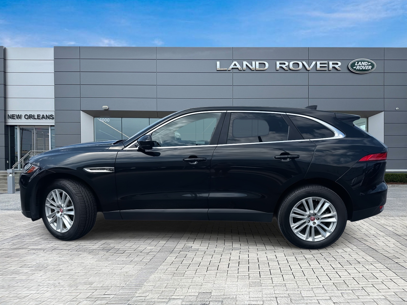 2020 Jaguar F-PACE Prestige photo 2
