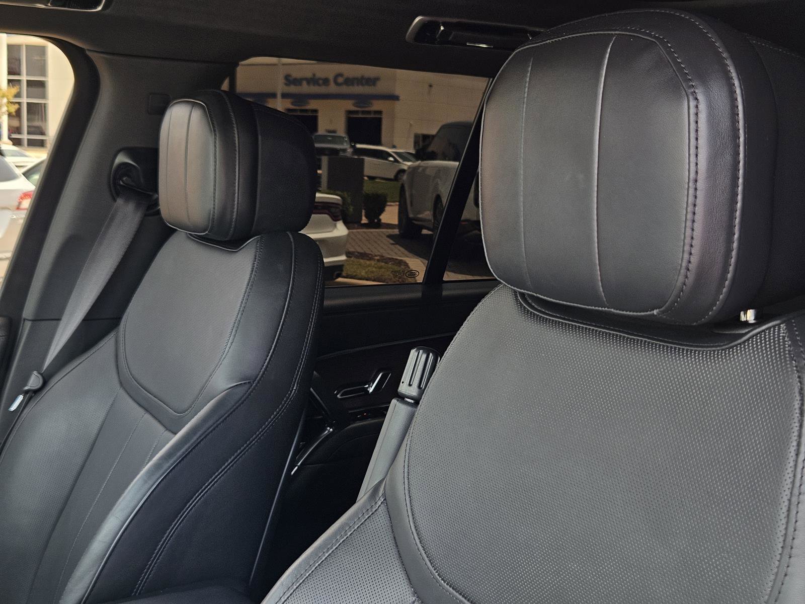 2023 Land Rover Range Rover SE photo 23