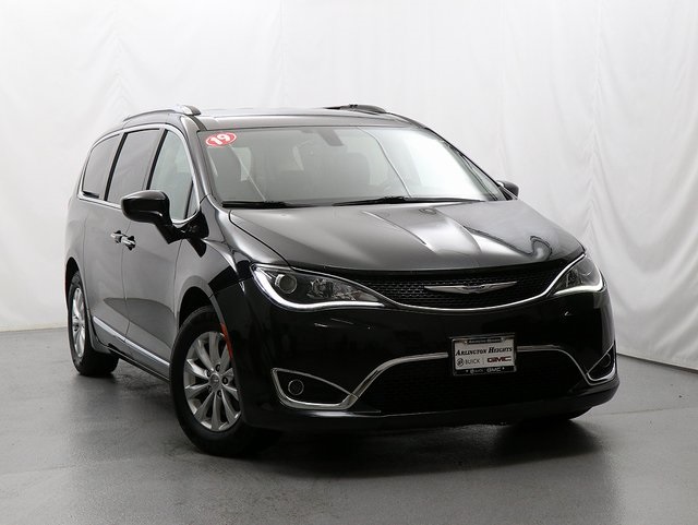 Used 2019 Black Chrysler Touring L image 1