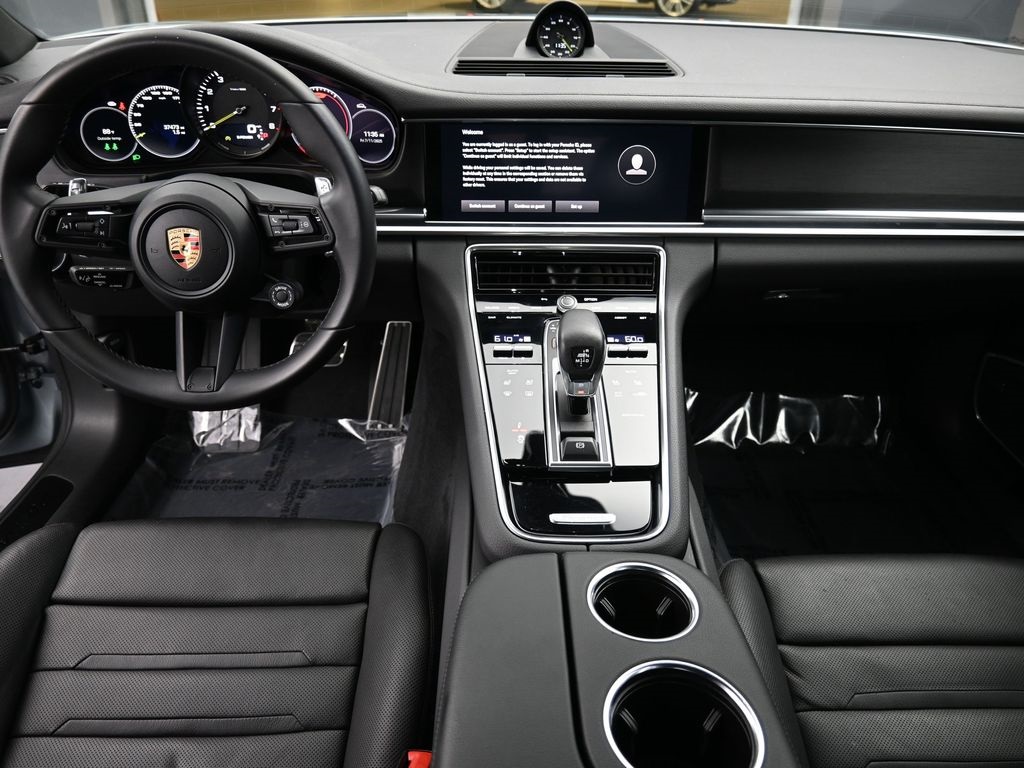 2022 Porsche Panamera E-Hybrid 4 photo 5