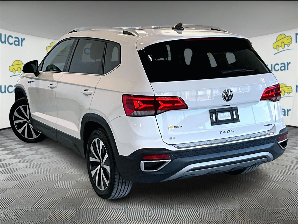 2023 Volkswagen Taos SE photo 3