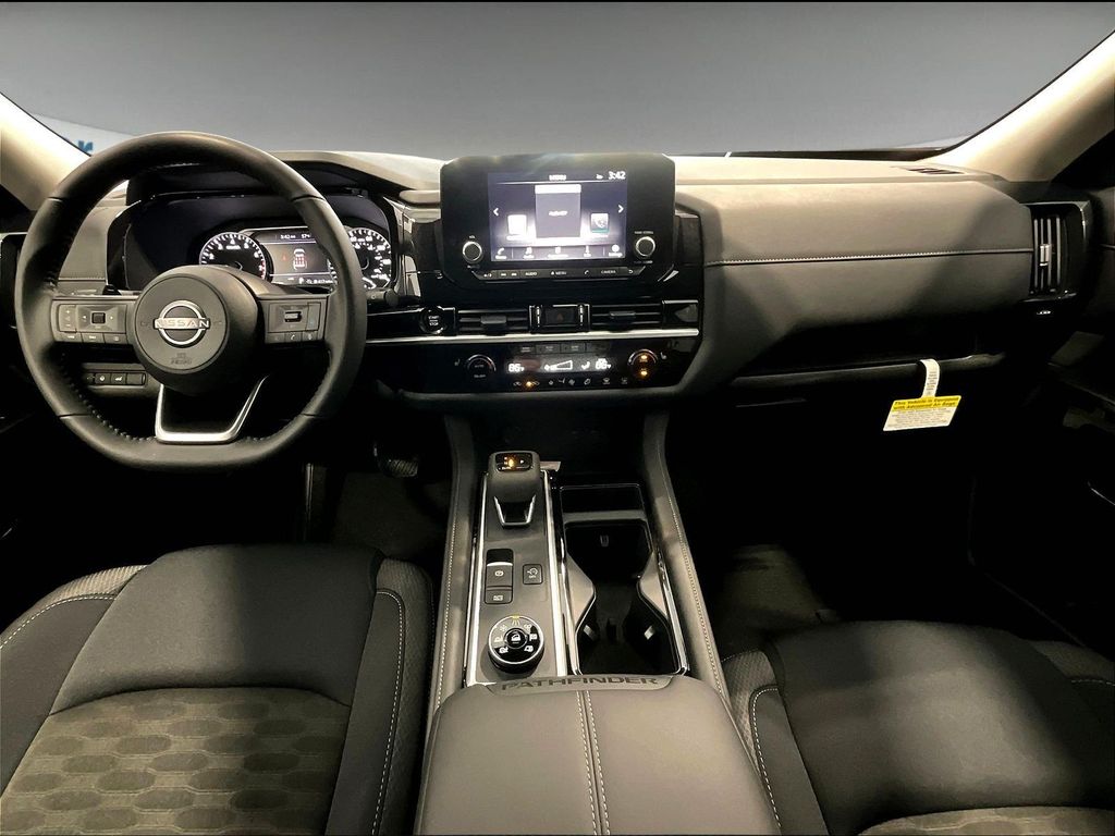 2025 Nissan Pathfinder SV photo 3