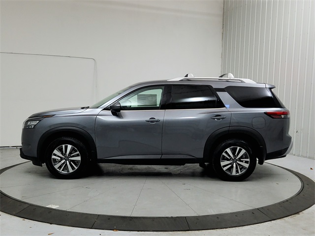 2025 Nissan Pathfinder SL photo 3