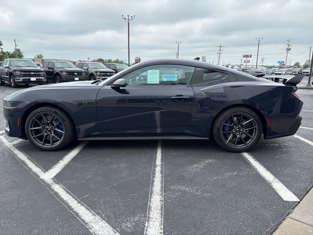 2025 Ford Mustang Dark Horse Premium photo 2