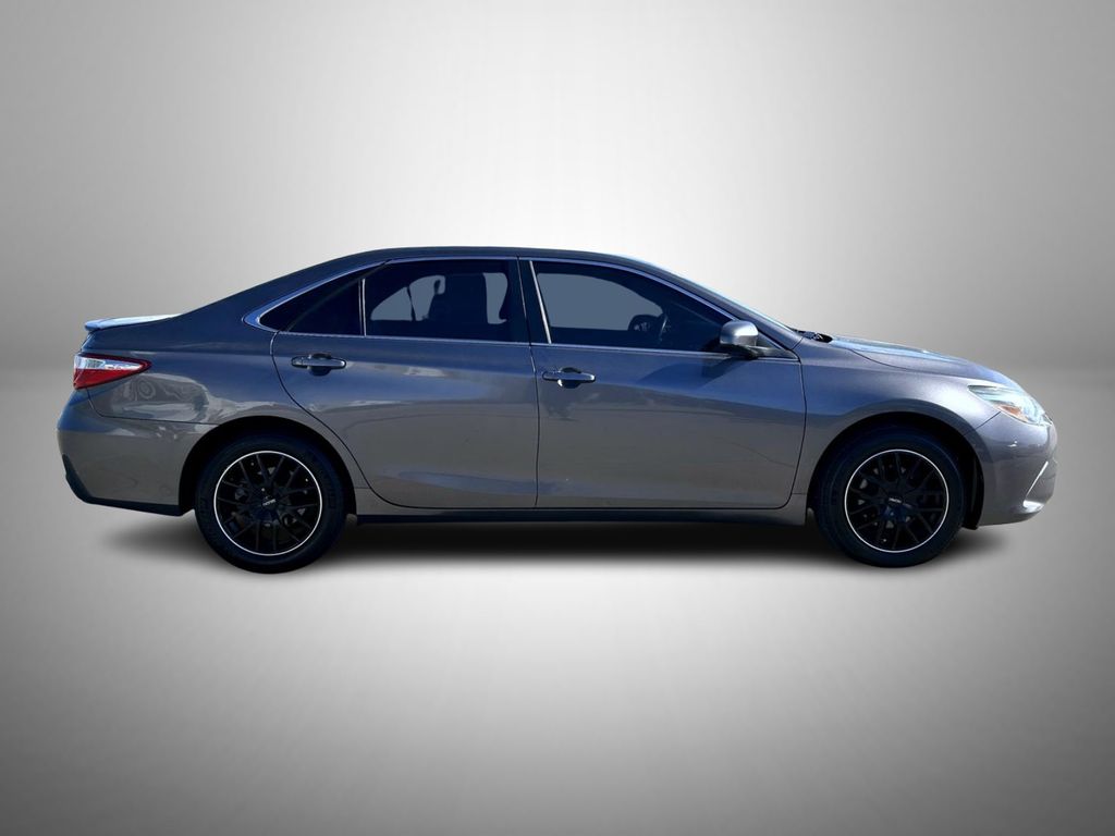 2017 Toyota Camry XLE XSE photo 4