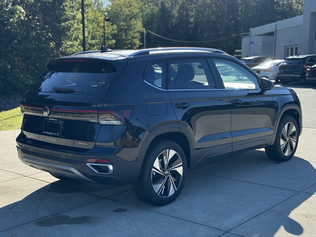 2025 Volkswagen Taos SE photo 3