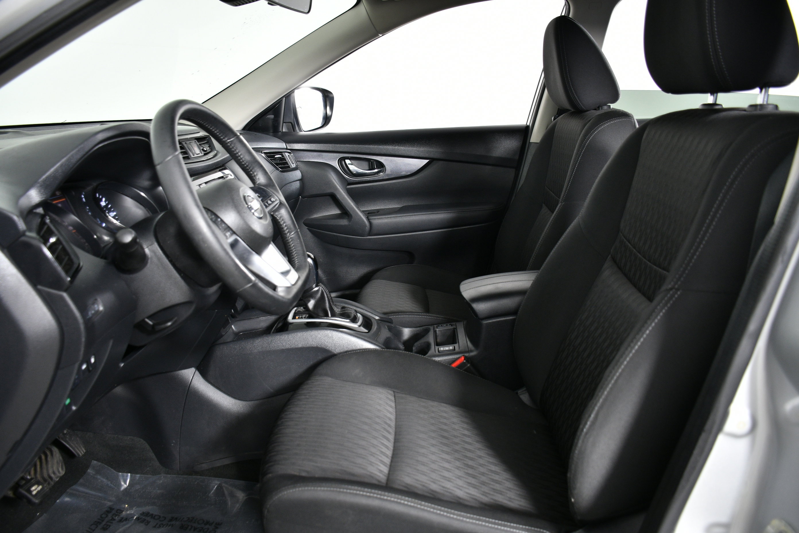 2020 Nissan Rogue SV photo 16
