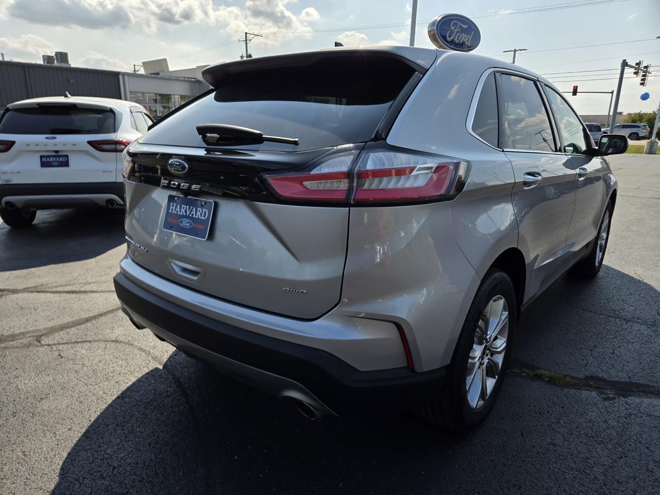 2024 Ford Edge Titanium photo 4