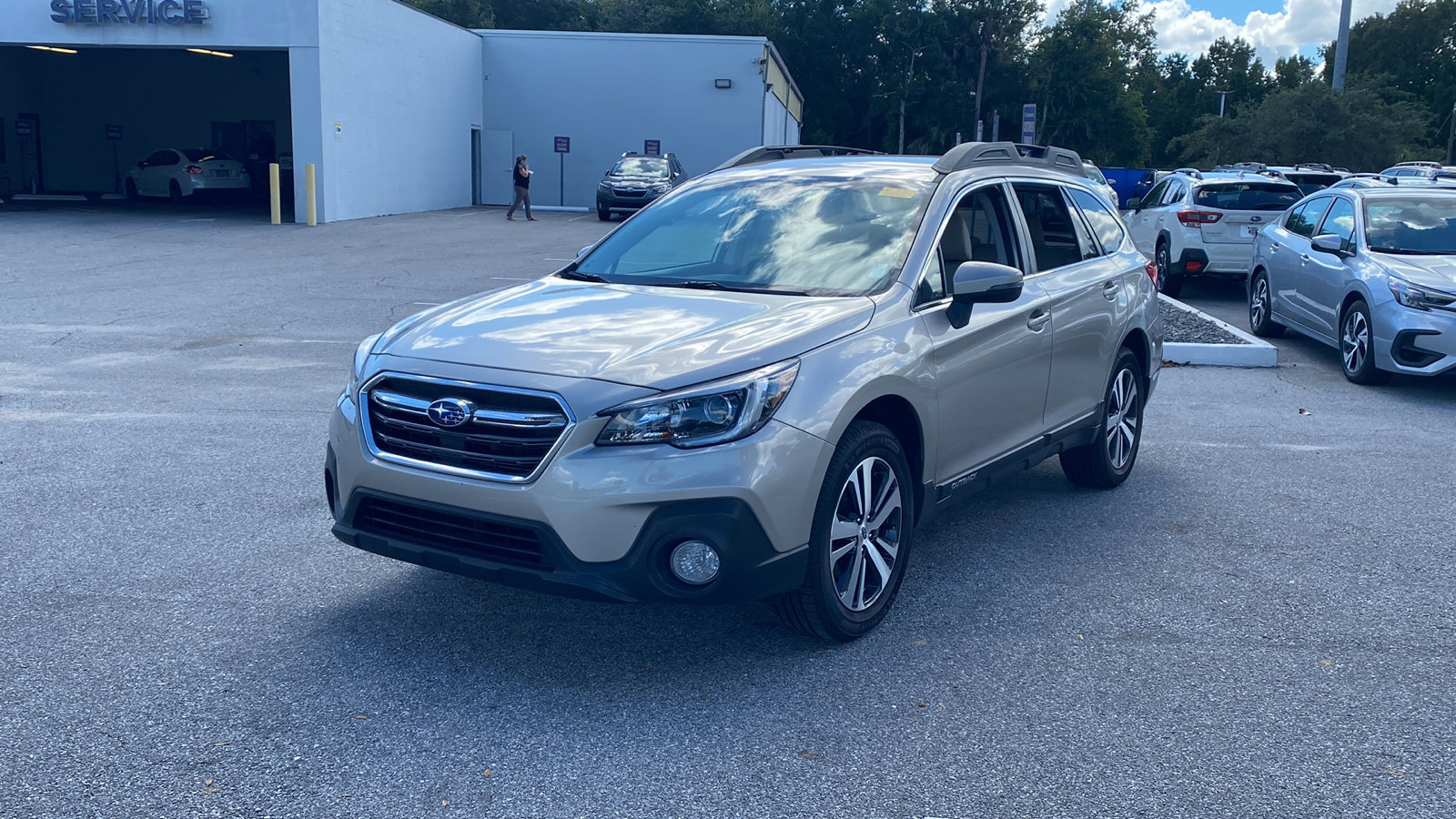 2019 Subaru Outback Limited photo 2