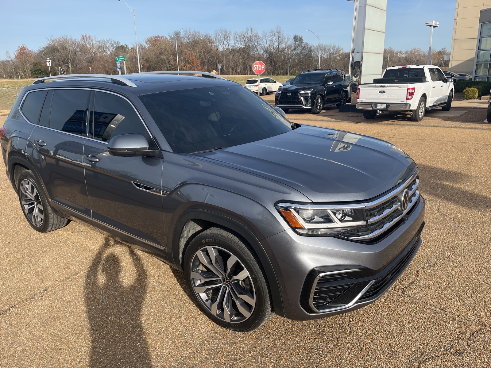 2022 Volkswagen Atlas SEL Premium R-Line's photo