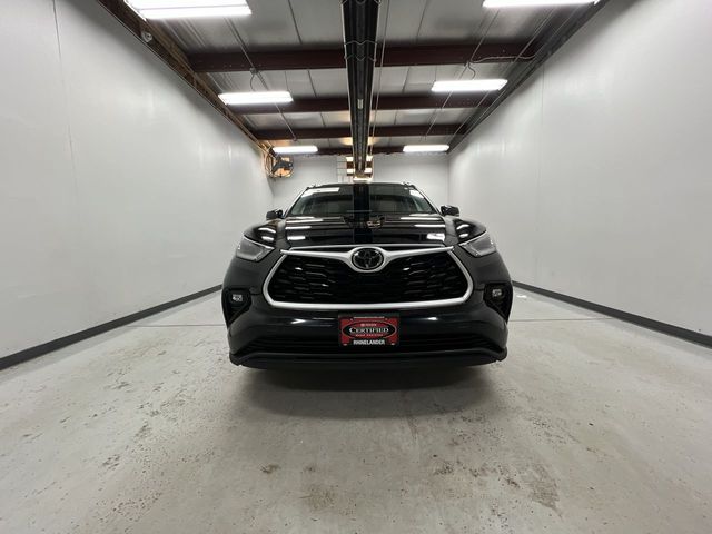 2021 Toyota Highlander XLE photo 3