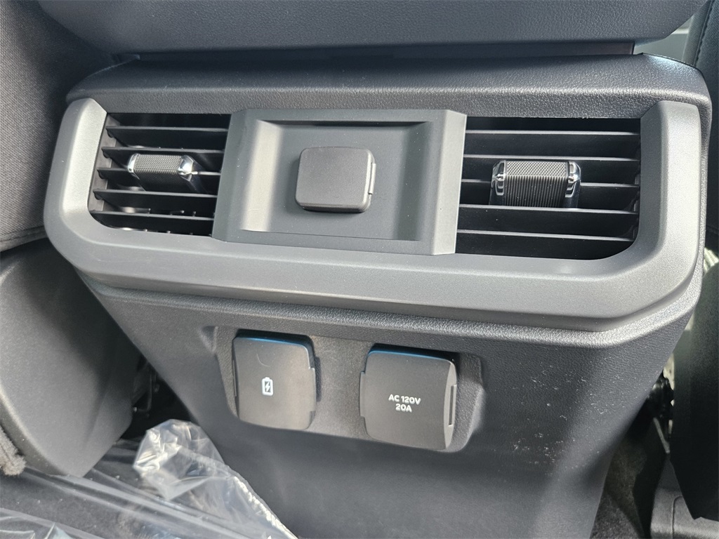 2025 Ford F-150 XLT photo 27