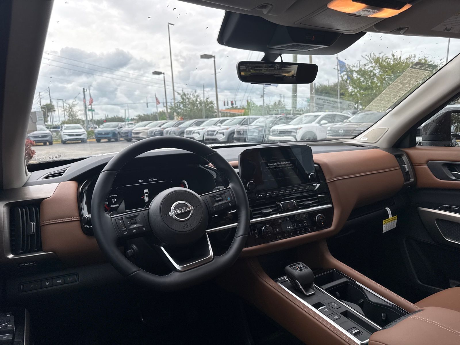 2025 Nissan Pathfinder Platinum photo 11