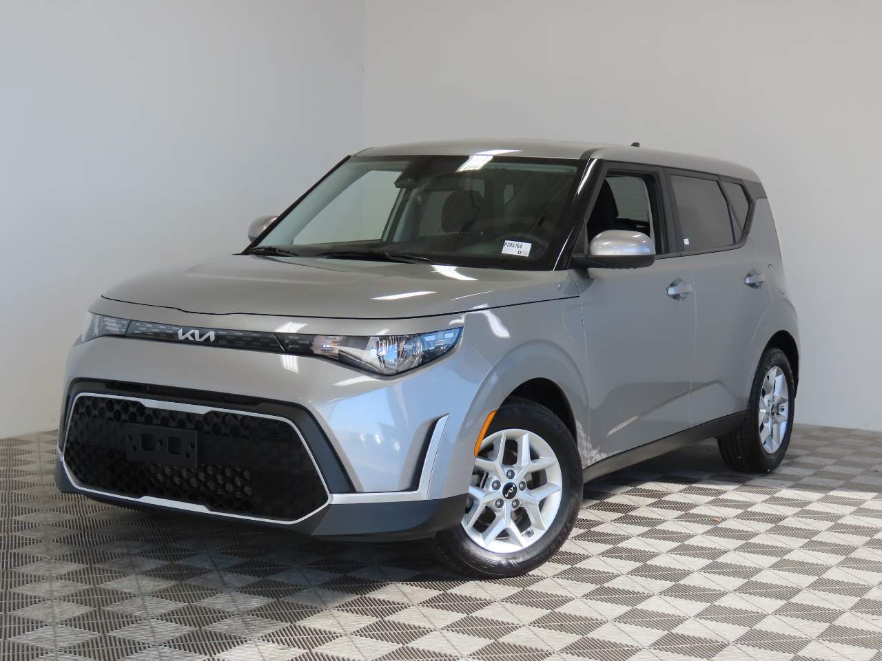 2023 Kia Soul LX's photo