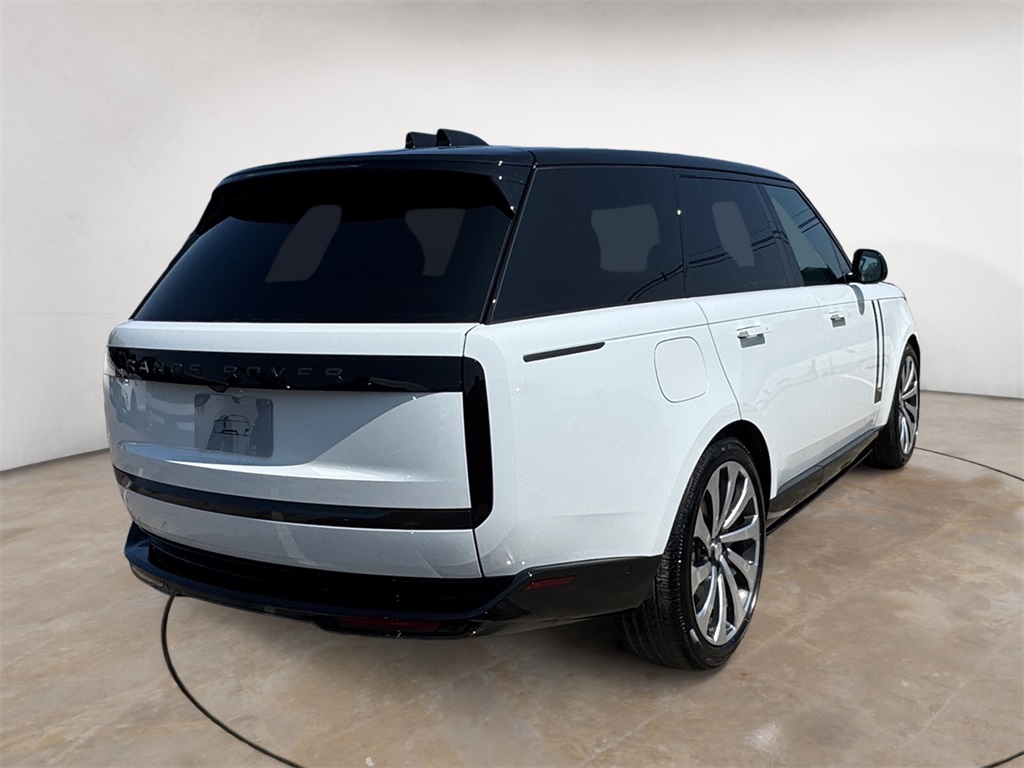 2025 Land Rover Range Rover SE photo 5