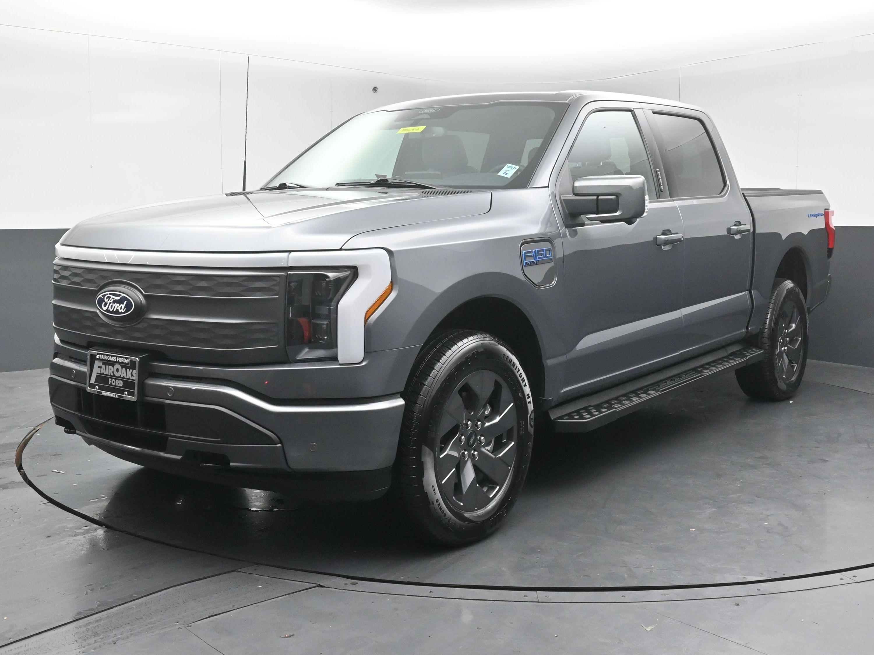 2024 Ford F-150 Lightning Lariat photo 3
