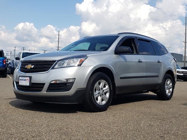 2017 Chevrolet Traverse LS photo 2