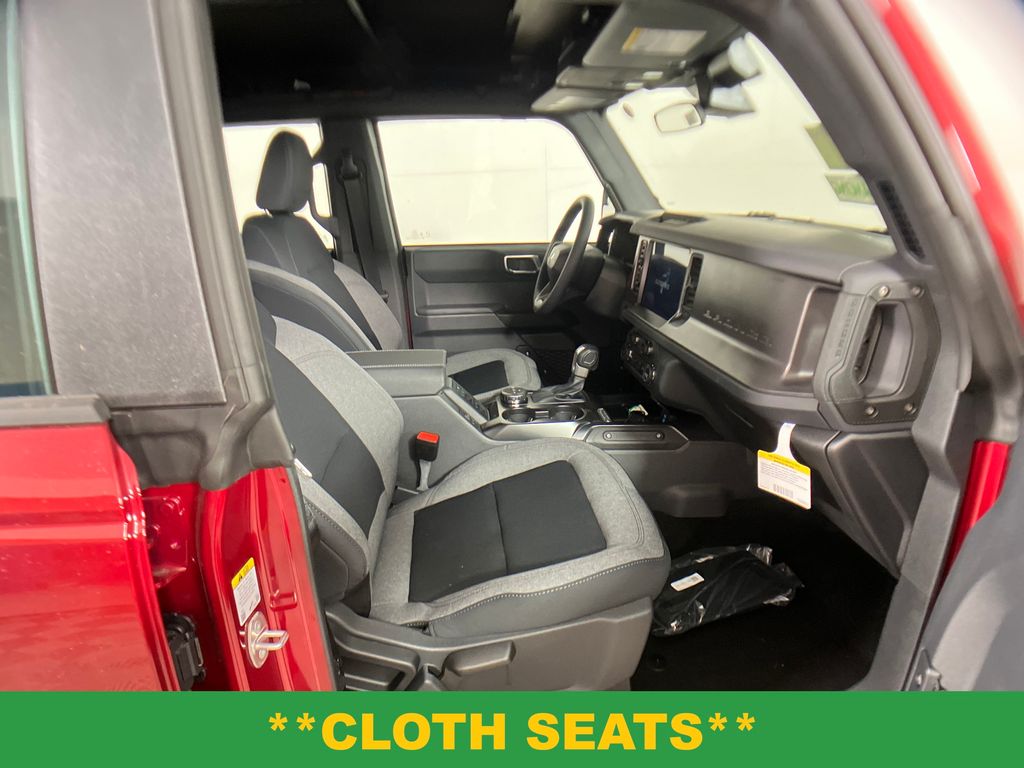 2025 Ford Bronco Base photo 4