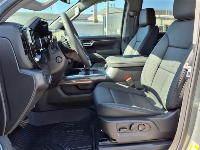 2025 Chevrolet Silverado 1500 LTZ photo 4