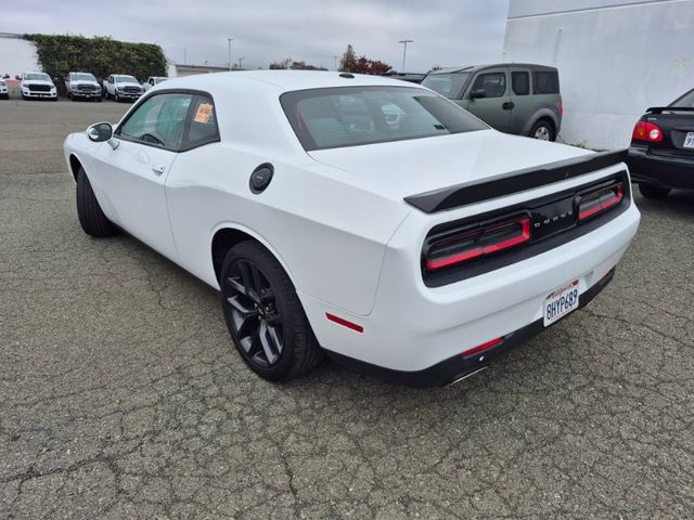 2019 Dodge Challenger SXT photo 2