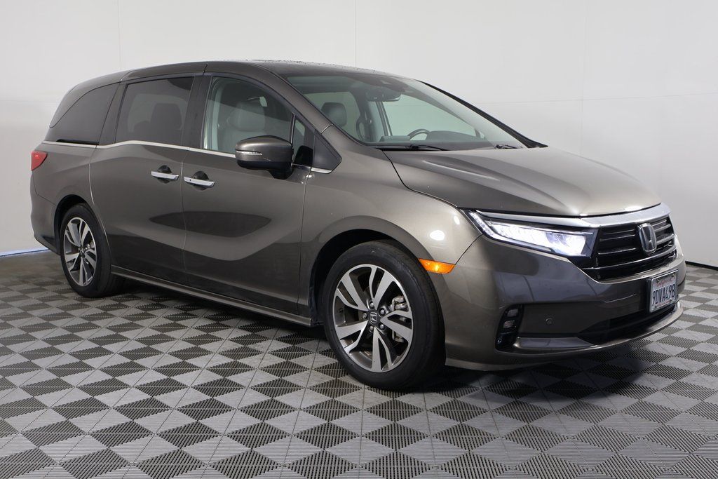 2023 Honda Odyssey Touring photo 2