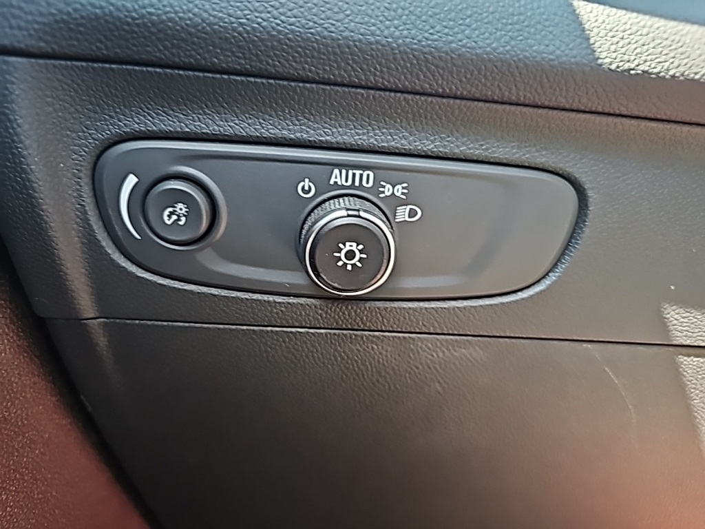 2023 Buick Envision Essence photo 7