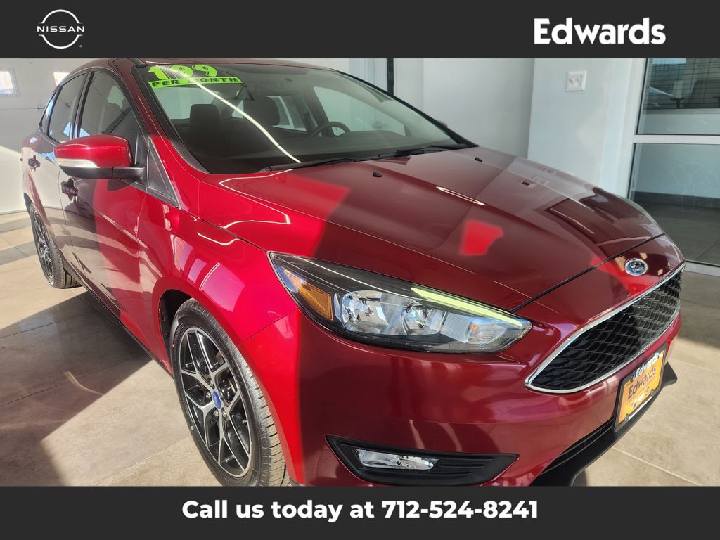 2017 Ford Focus SEL photo 2