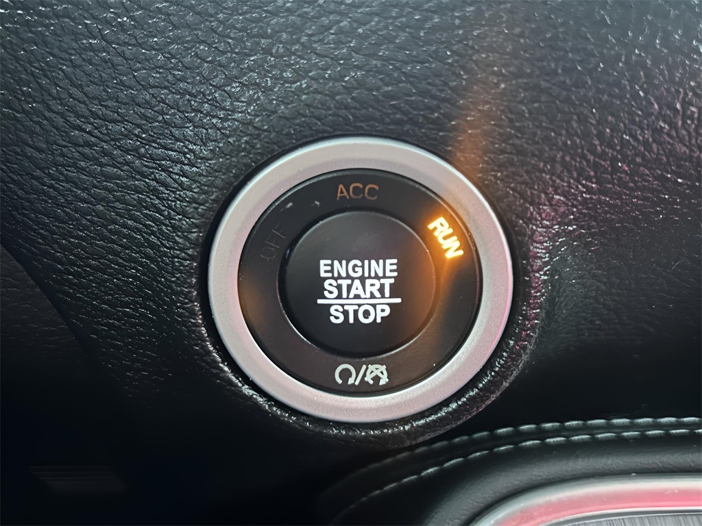 2017 Dodge Challenger R/T photo 14