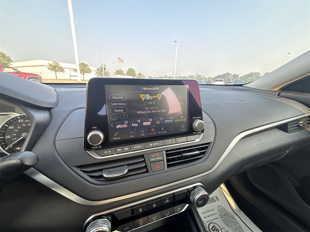 2022 Nissan Altima 2.5 SV photo 12