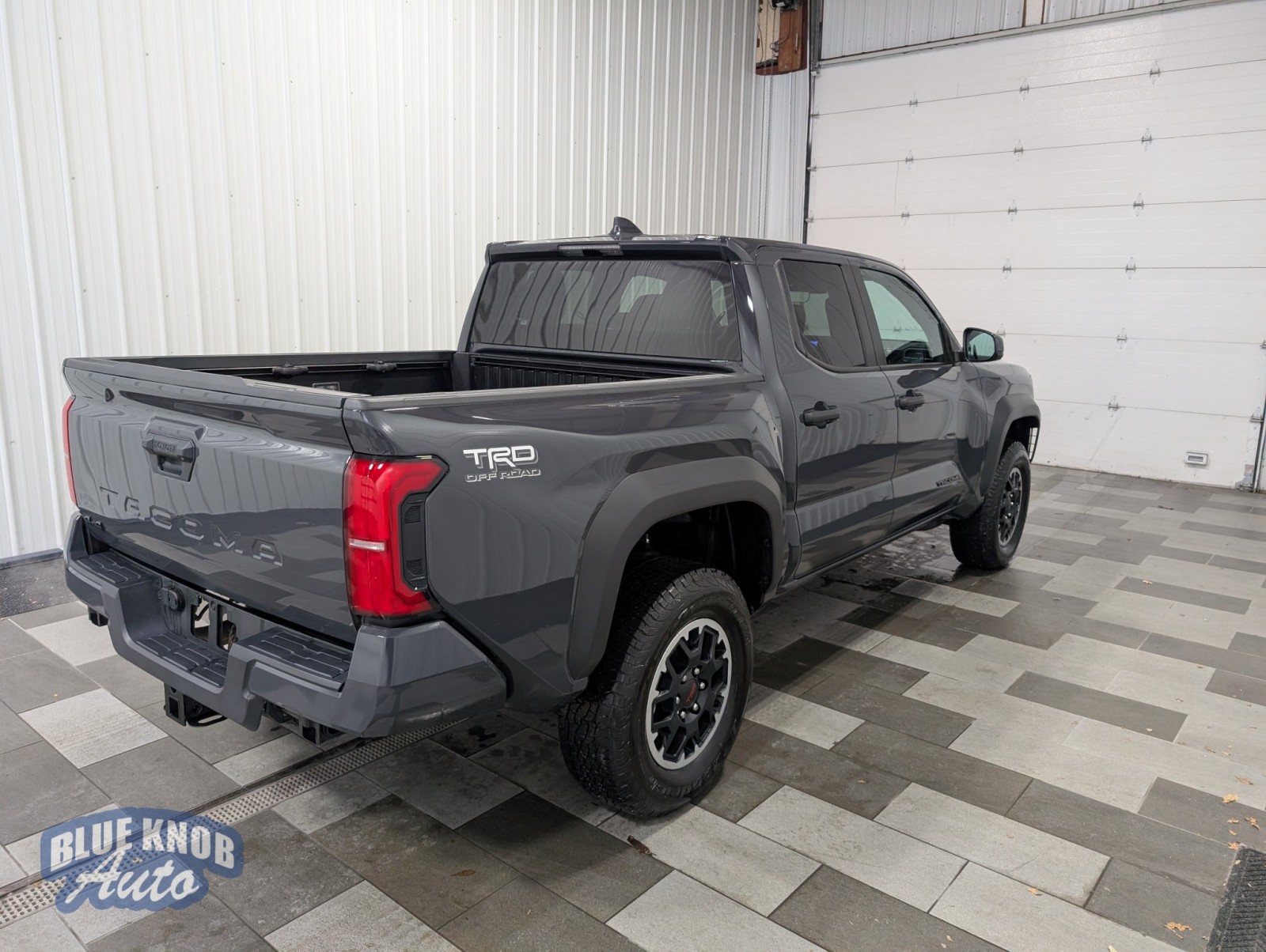 2025 Toyota Tacoma TRD photo 4