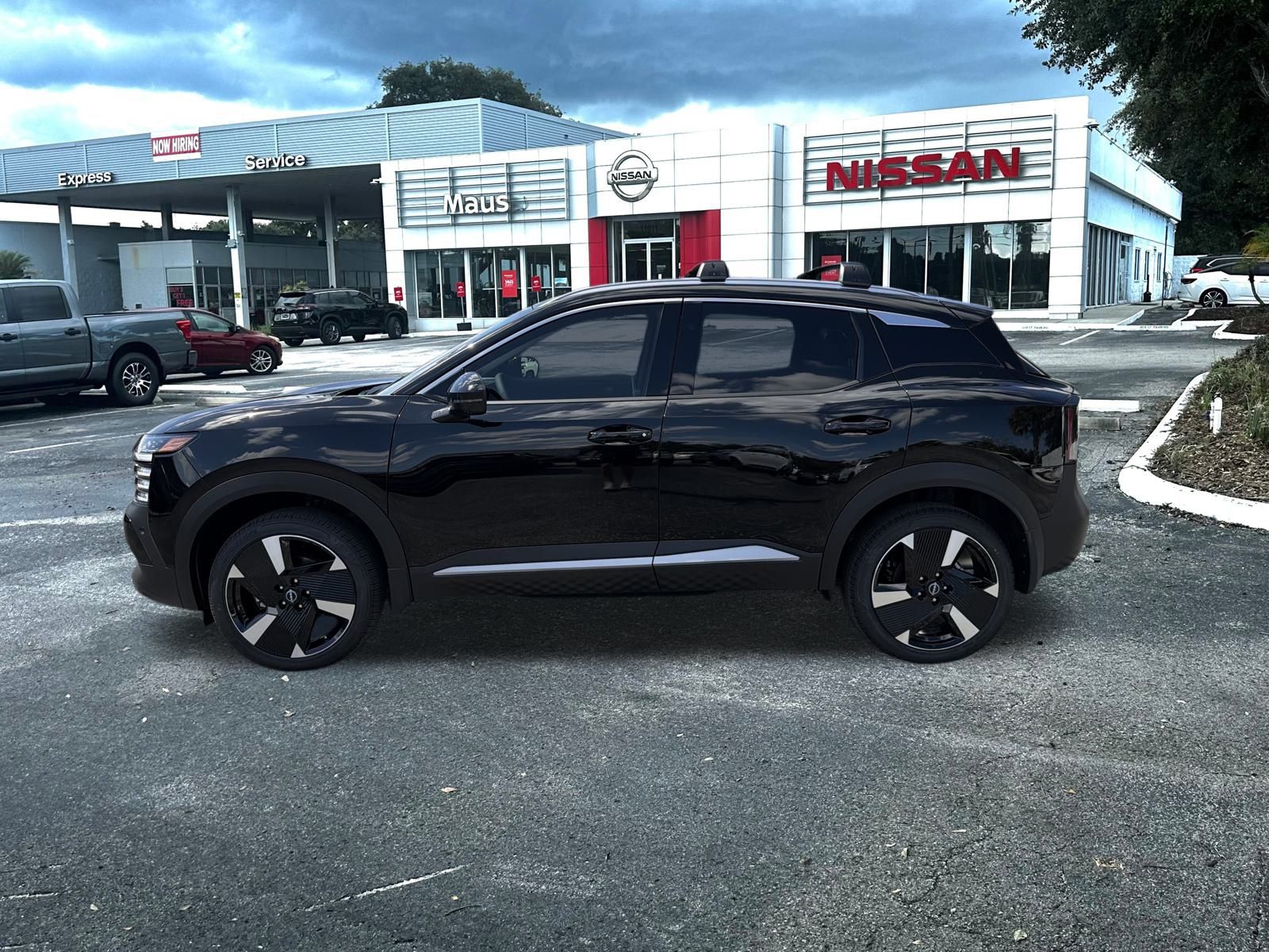 2026 Nissan Kicks SR photo 4