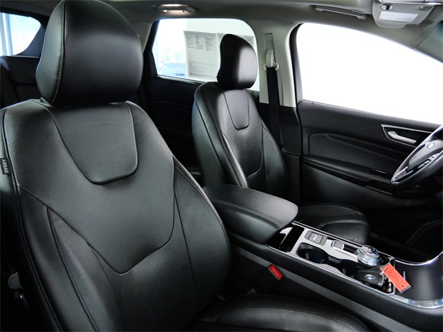 2019 Ford Edge Titanium photo 12