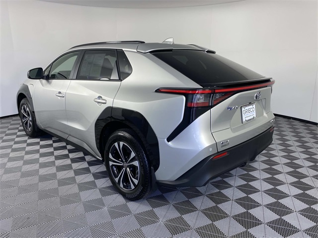 2025 Toyota bZ4X XLE photo 5