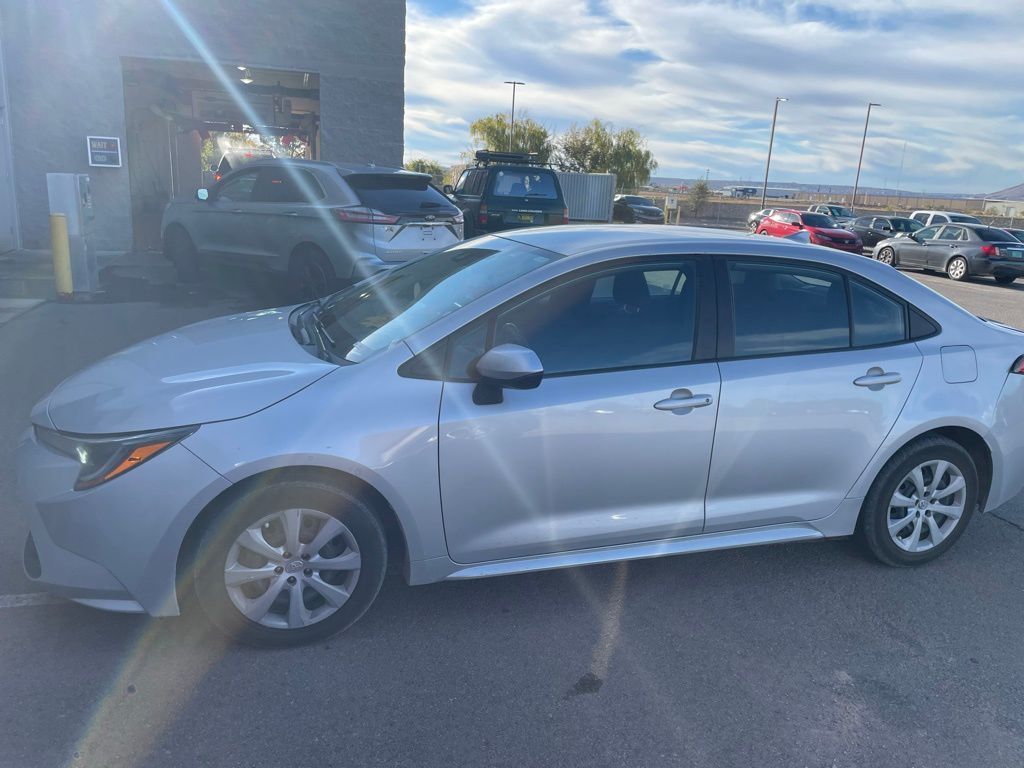 2022 Toyota Corolla LE photo 4
