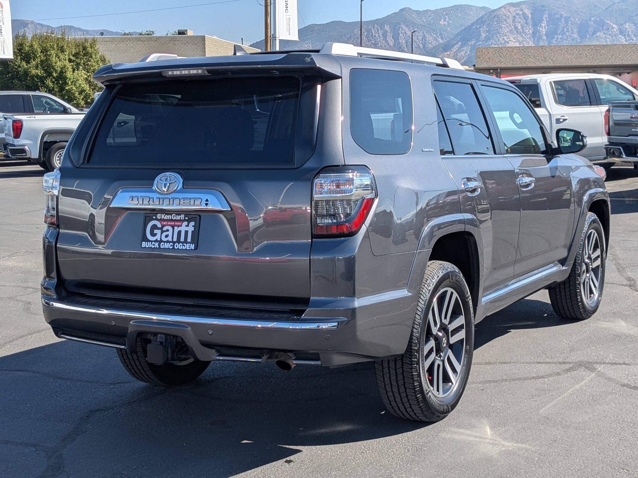 2016 Toyota 4Runner Limited photo 2