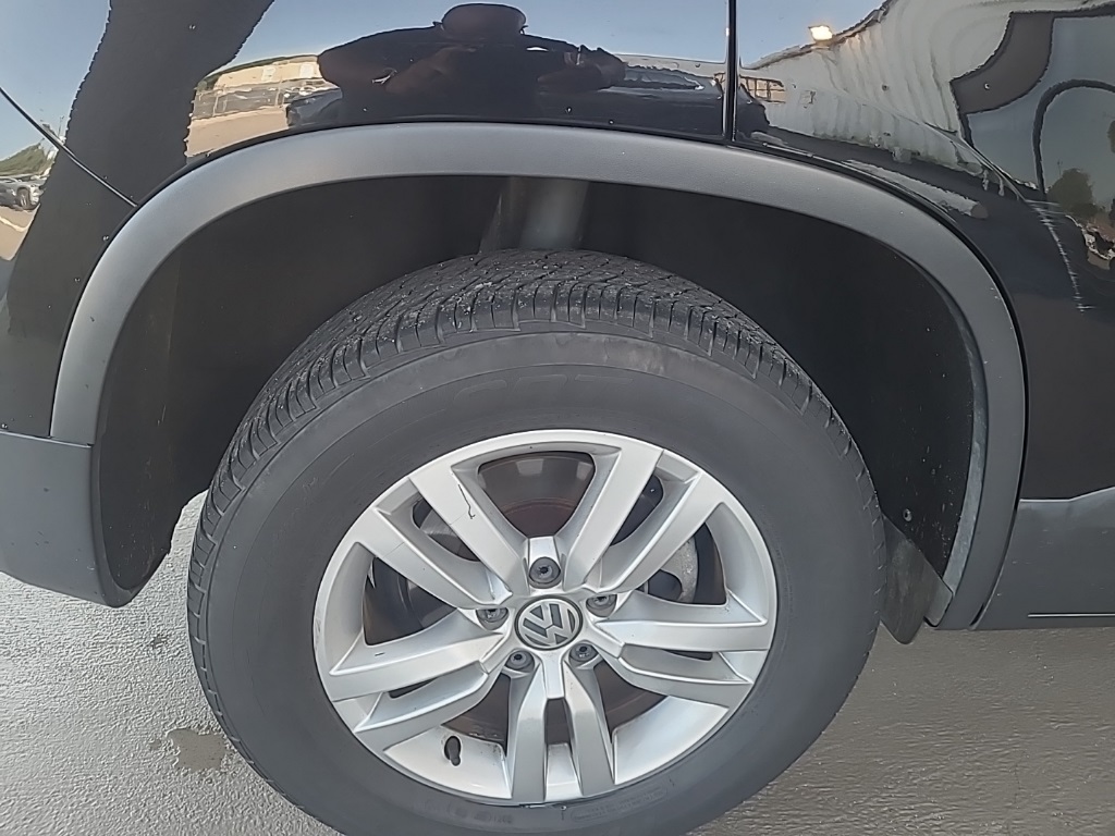 2017 Volkswagen Tiguan S photo 3