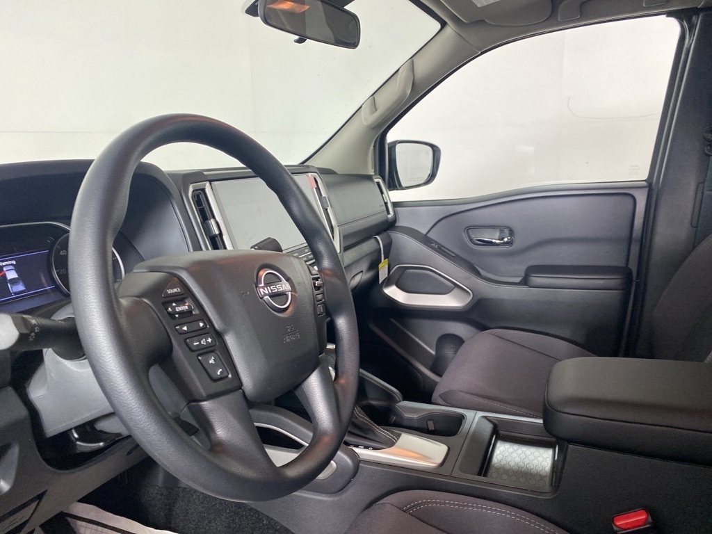 2025 Nissan Frontier SV photo 7