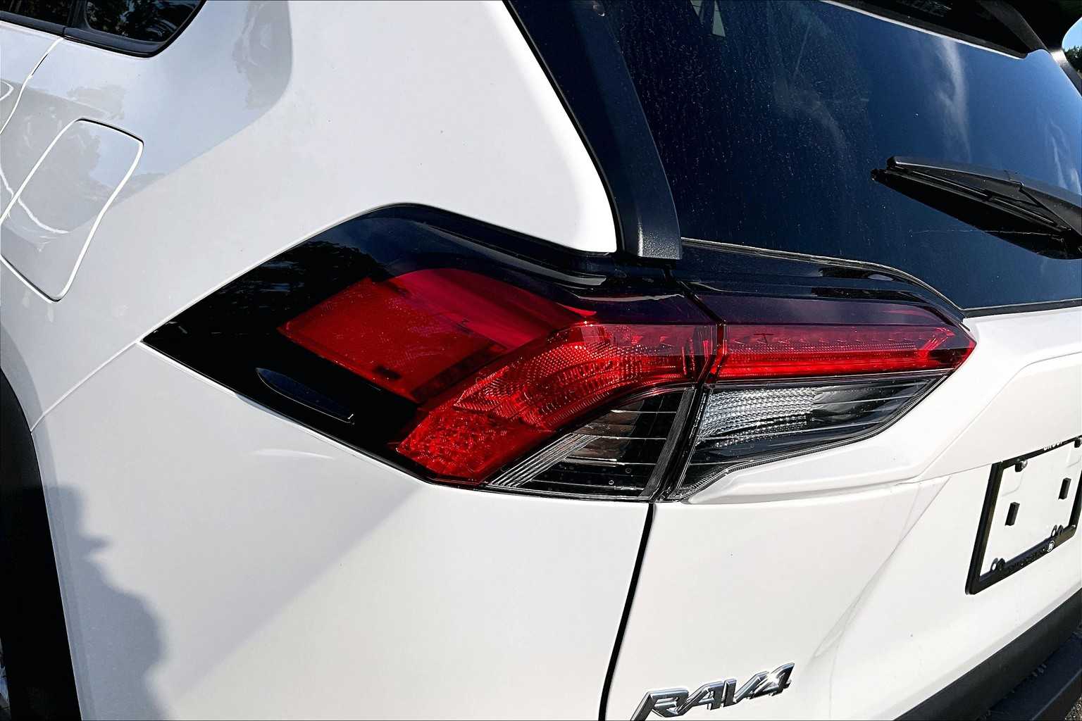 2025 Toyota RAV4 XLE photo 13