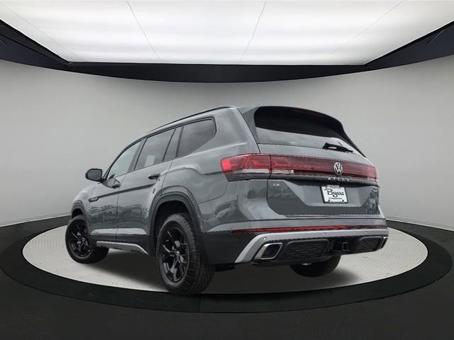 2025 Volkswagen Atlas Peak Edition photo 2