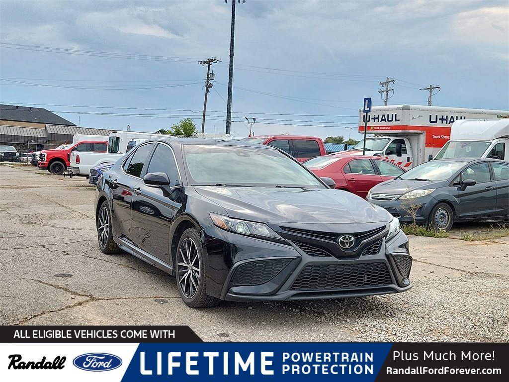 2023 Toyota Camry SE's photo