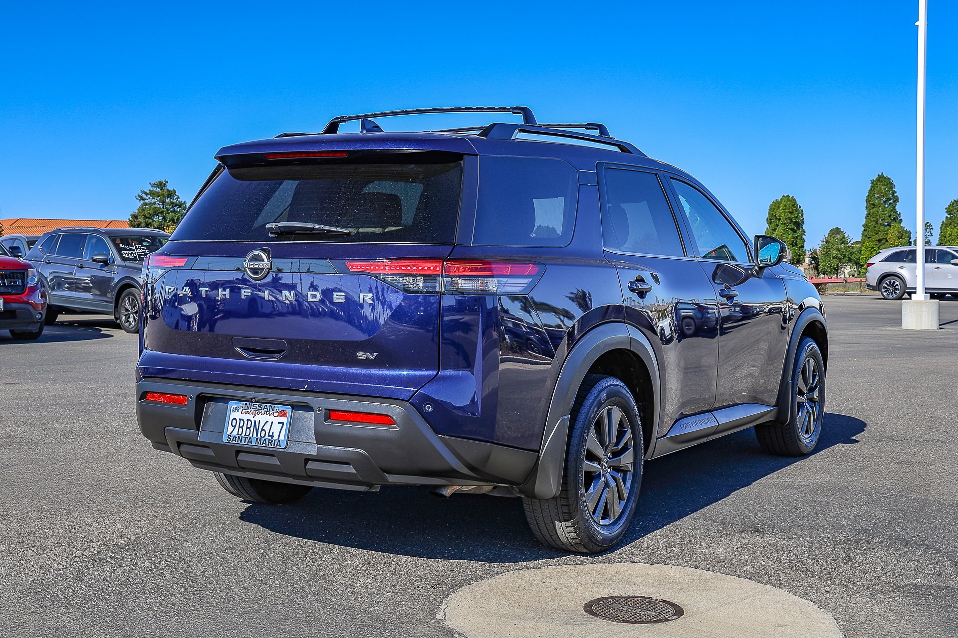 2022 Nissan Pathfinder SV photo 4